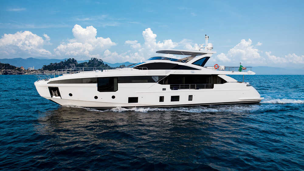 Exterior Azimut Grande 32 METRI
