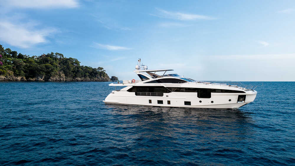 Exterior Azimut Grande 32 METRI