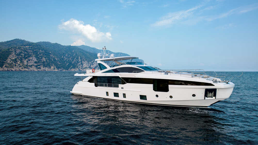 Exterior Azimut Grande 32 METRI