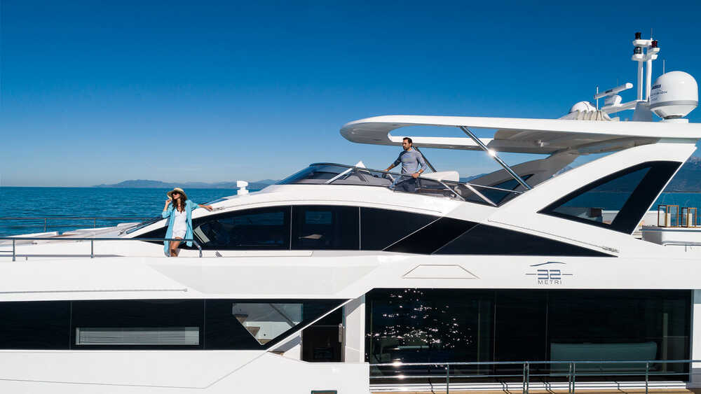 Exterior Azimut Grande 32 METRI