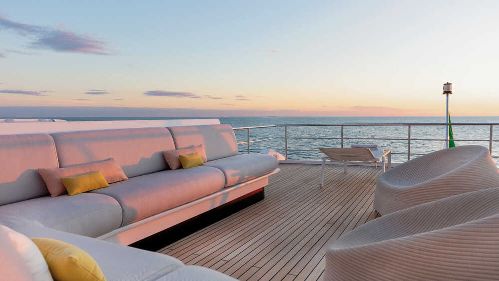 Relaxing area on aft flybridge
