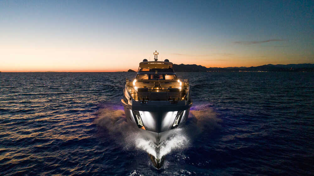 Exterior Azimut Grande 32 METRI
