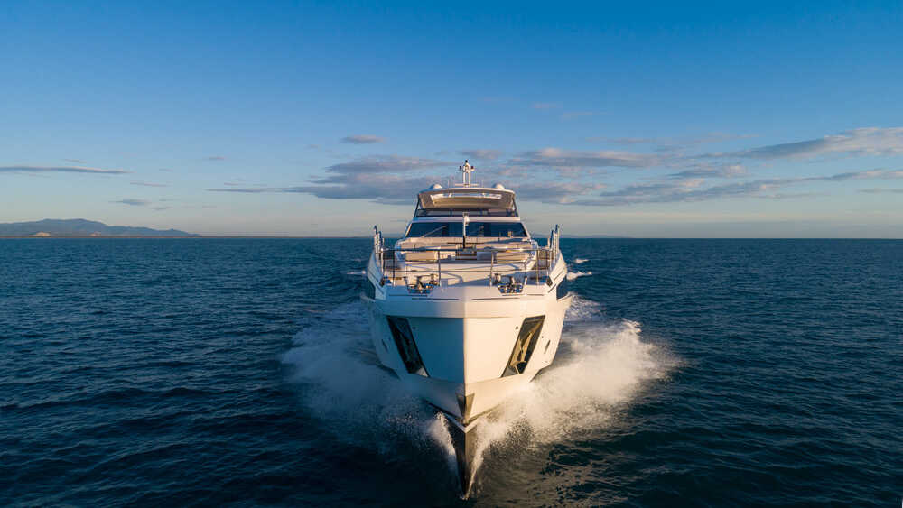 Exterior Azimut Grande 32 METRI
