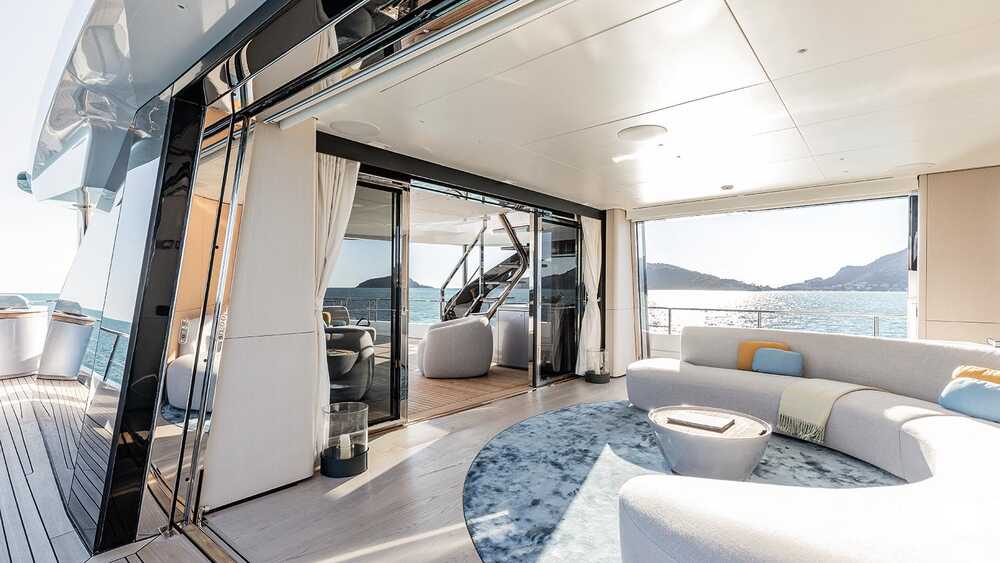 Upper deck salon
