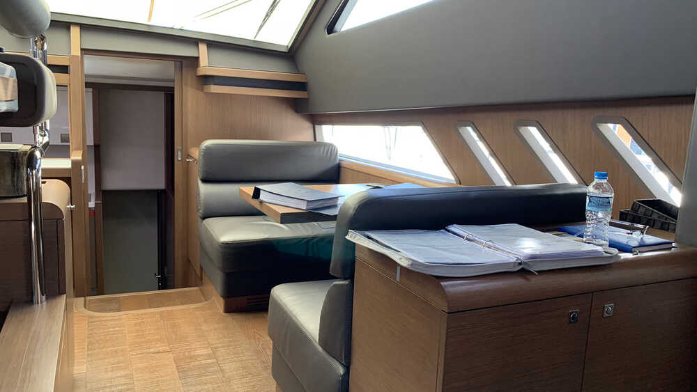 Sitting area, near the helm station