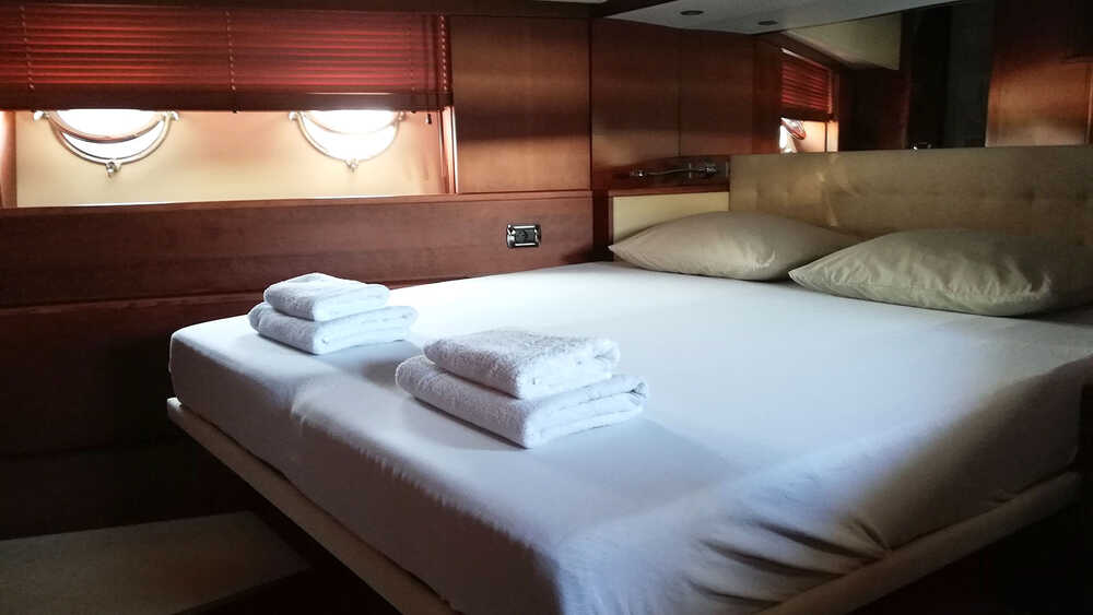 Bow cabin