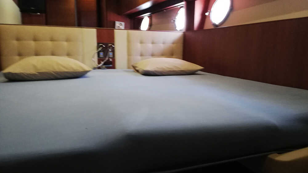 Bow cabin