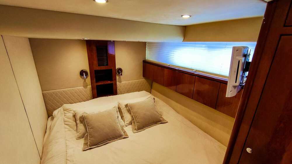 Guest cabin on port side