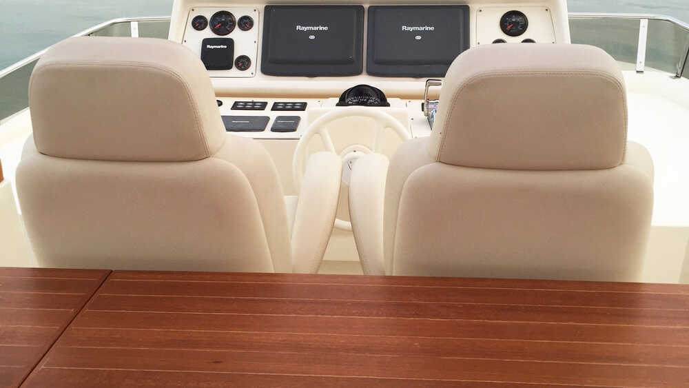 Helm station on flybridge