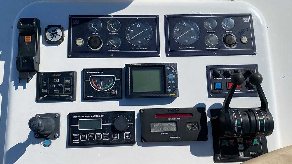Helm station on flybridge