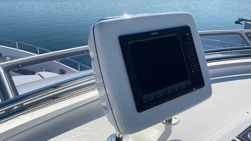 Helm station on flybridge