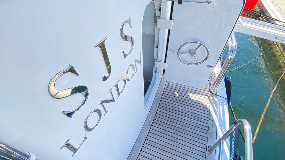 Access to crew cabin on transom