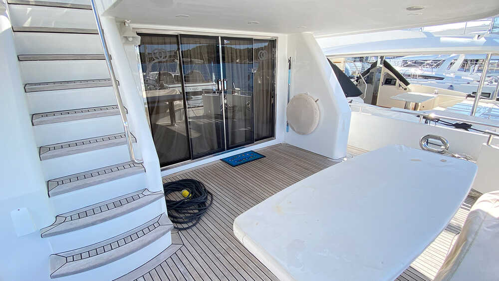 Dining area on cockpit