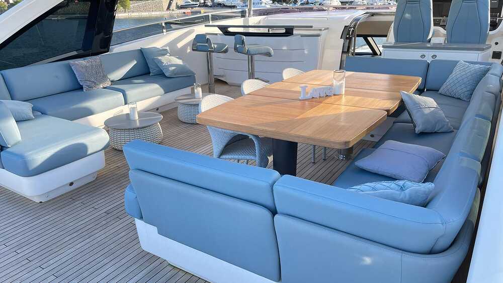 Dining area on flybridge