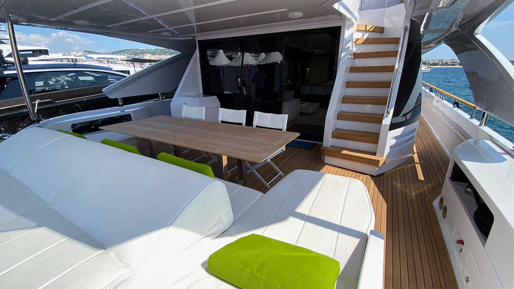 Dining area on cockpit