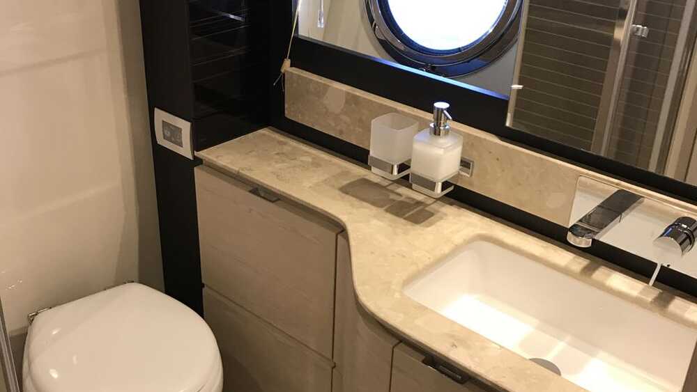 Azimut 66 2017
