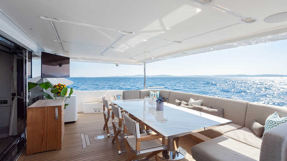 Dining area on cockpit