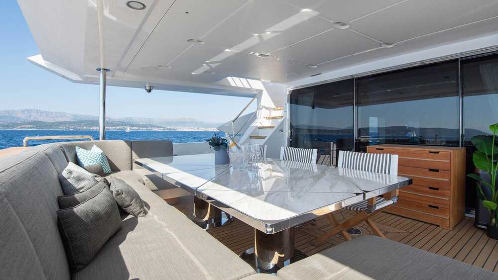 Dining area on cockpit
