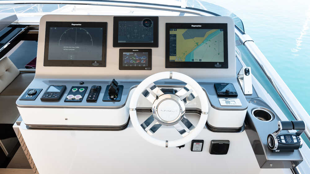 Helm station on flybridge