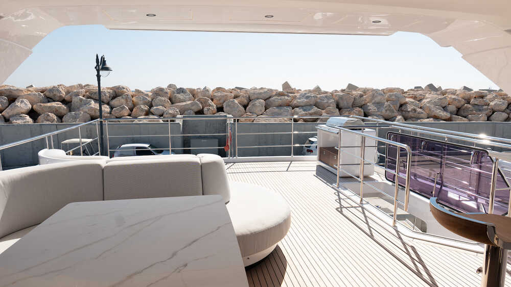 Aft flybridge