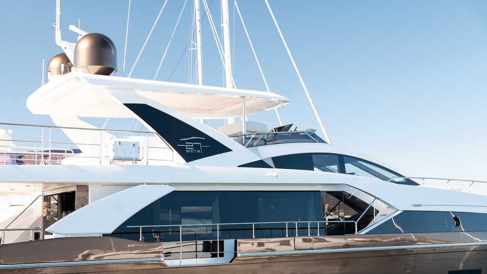 Exterior Azimut Grande 27 METRI