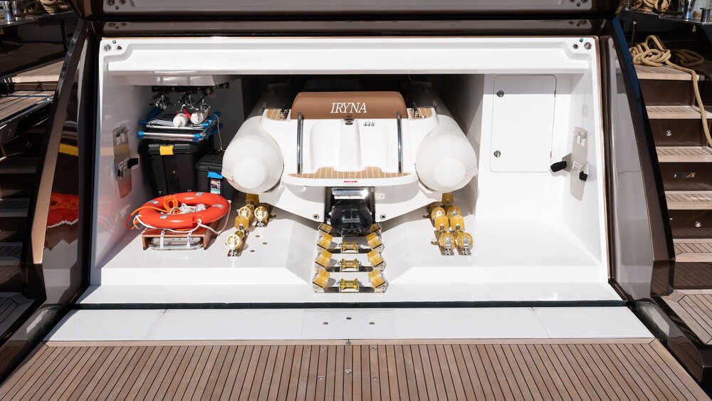 Garage for tender