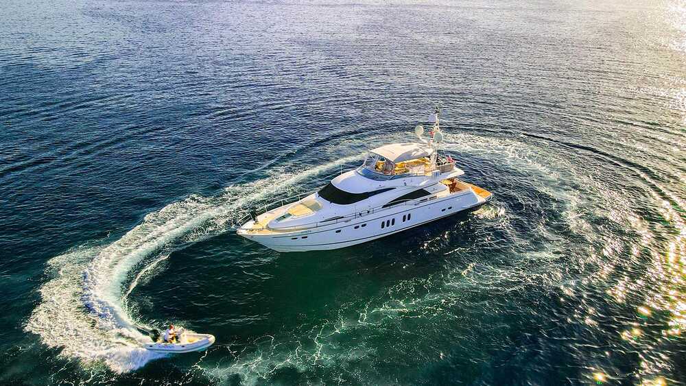 Exterior Fairline Squadron 74 M/Y "SEVEN"