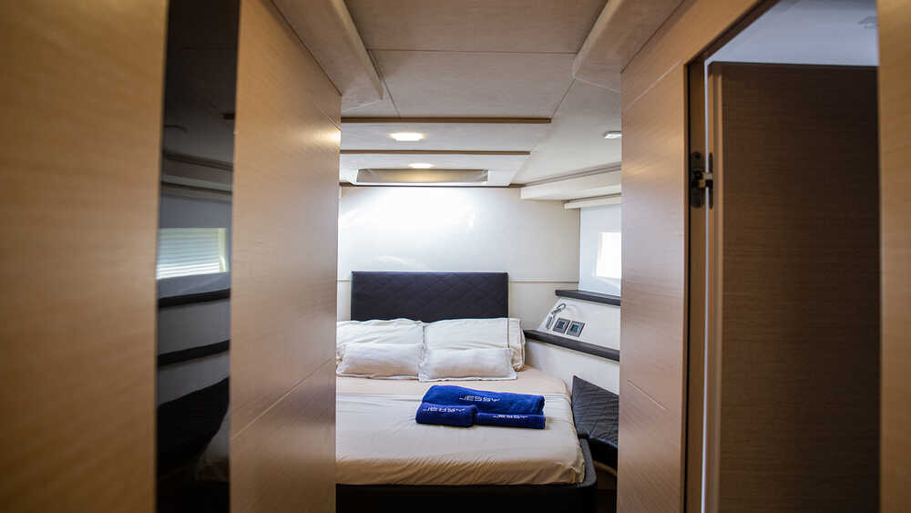 Bow VIP cabin