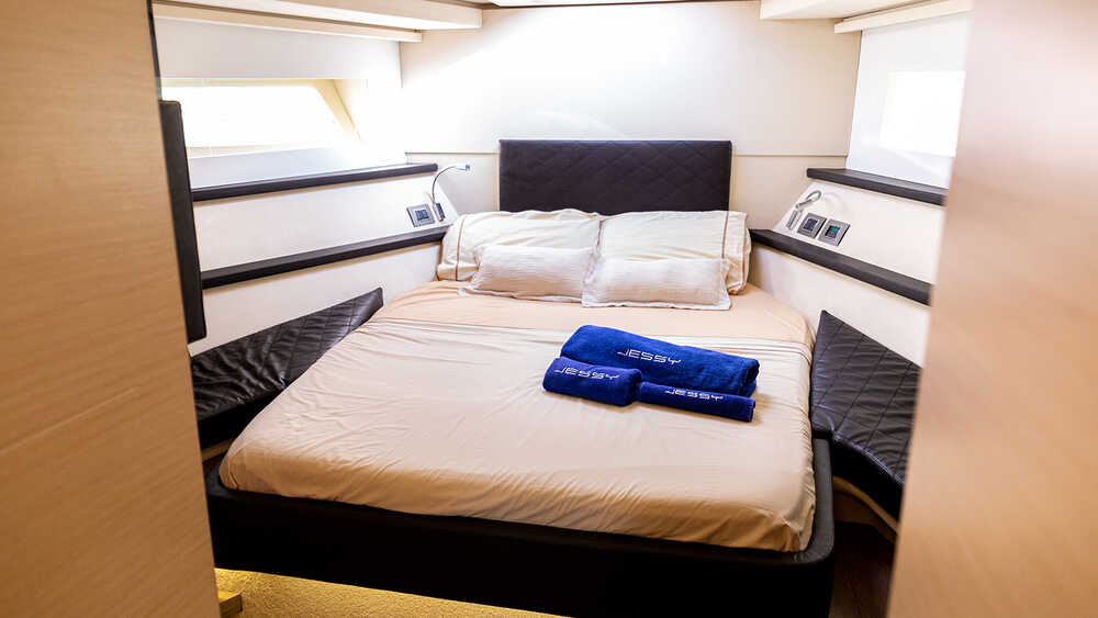 Bow VIP cabin