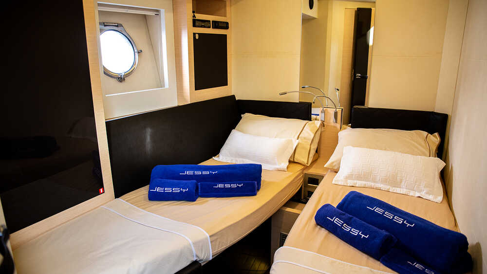 Guest cabin on port side