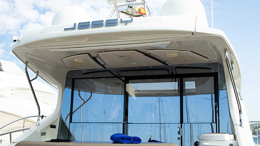 Sunbathing cushions on aft