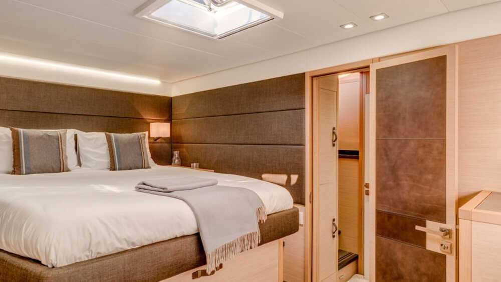 Guest cabin M/Y  LONG MONDAY 