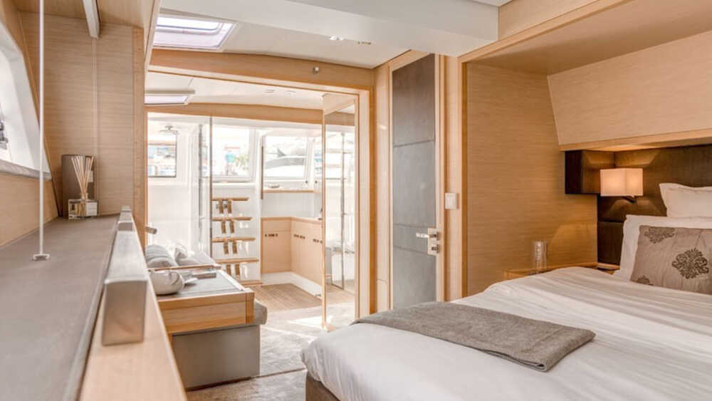 Guest cabin M/Y  LONG MONDAY 