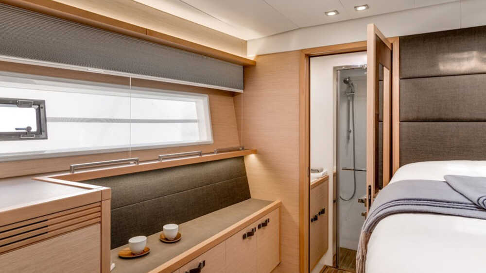 Guest cabin M/Y  LONG MONDAY 