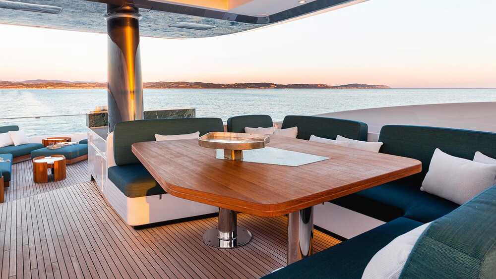 Dining area on flybridge