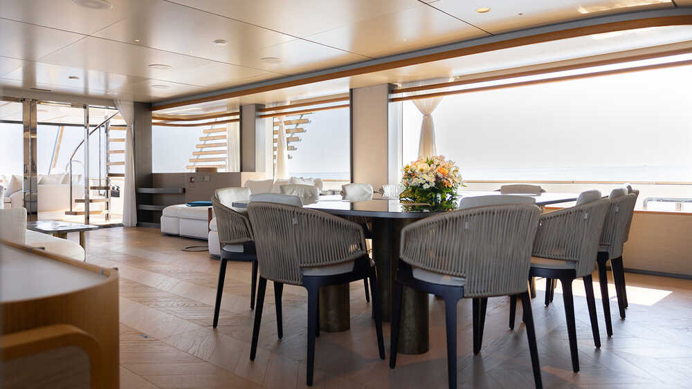 Dinette in main deck salon