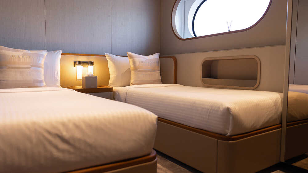 Stbd guest cabin