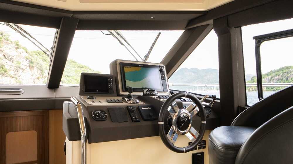 Helm station