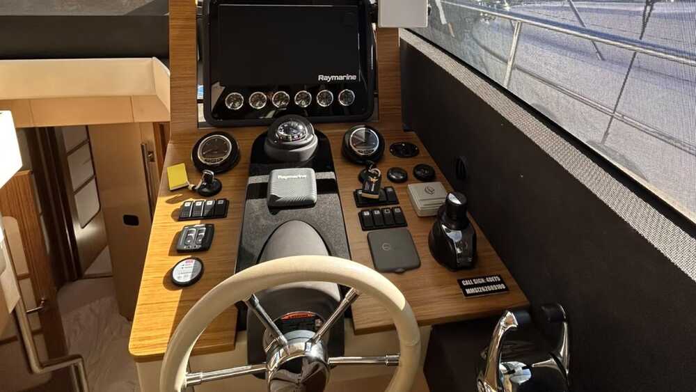 Helm station