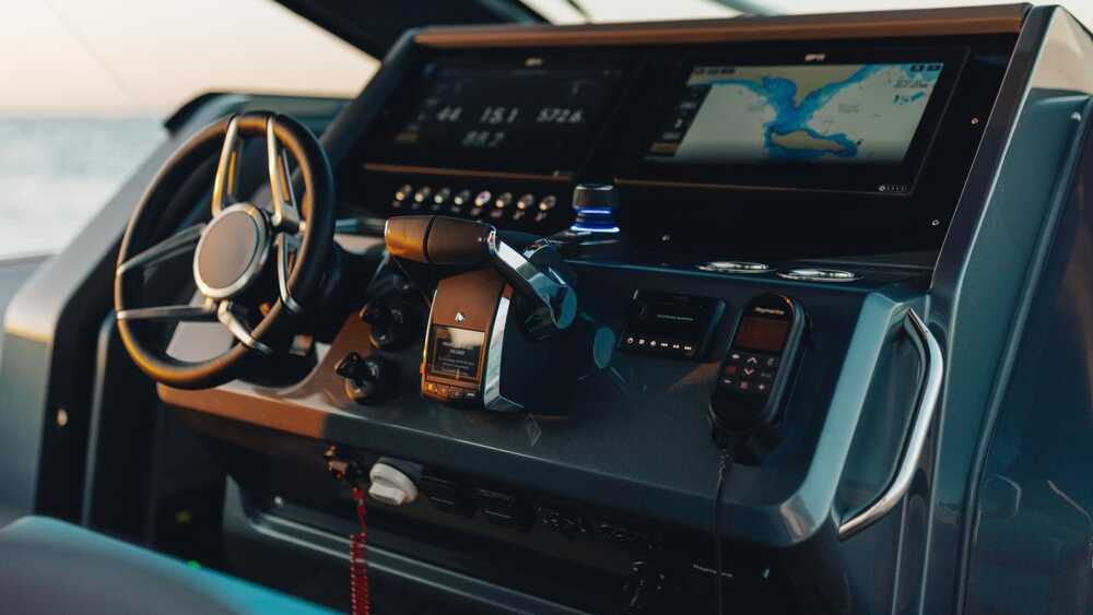 Helm station