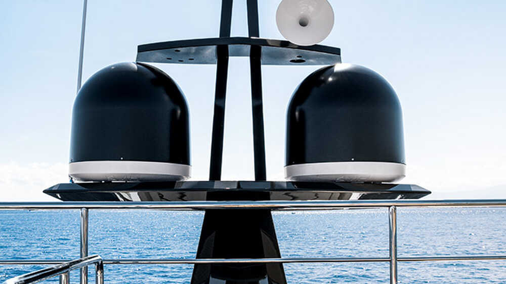 Carbon radar mast