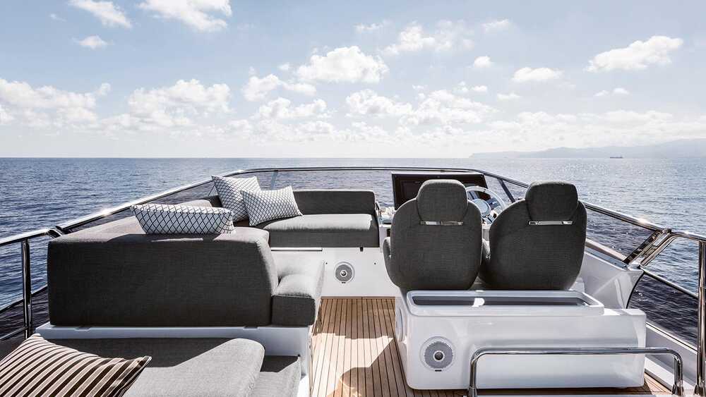 Sport Flybridge ( only for yachts version Sport Fly)