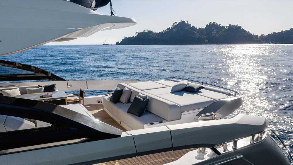 Sunbathing cushions on aft cockpit
