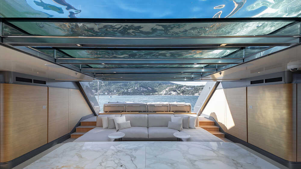 Aft lounge area 