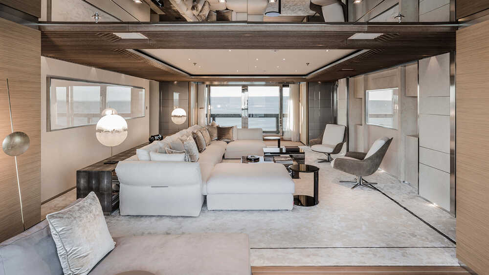 Owner's deck salon