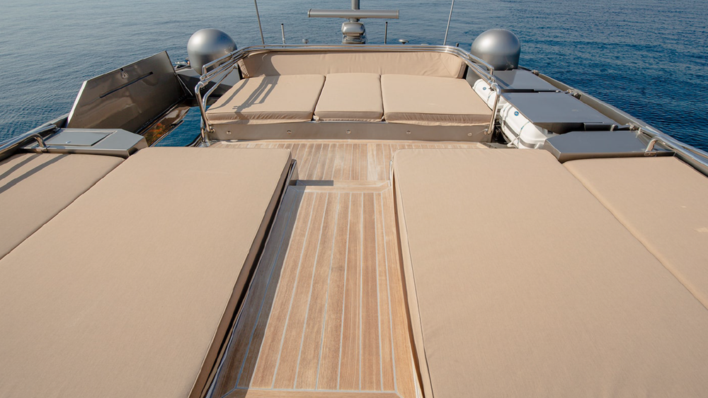 Flybridge sunbathing area