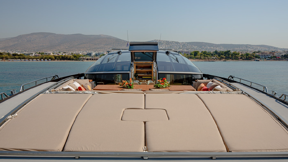 Sunbathing area on the bow