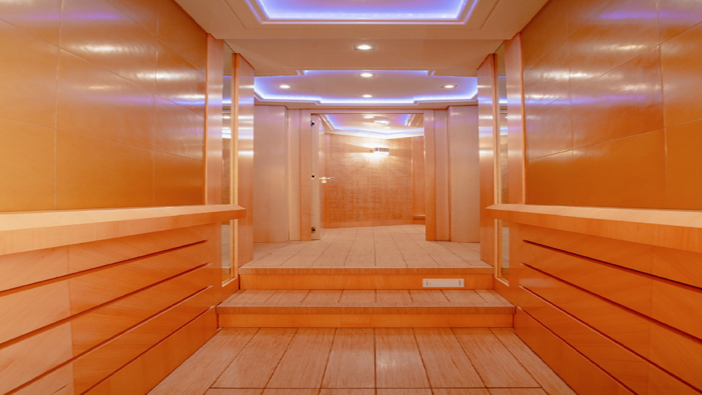 Lowdeck corridor