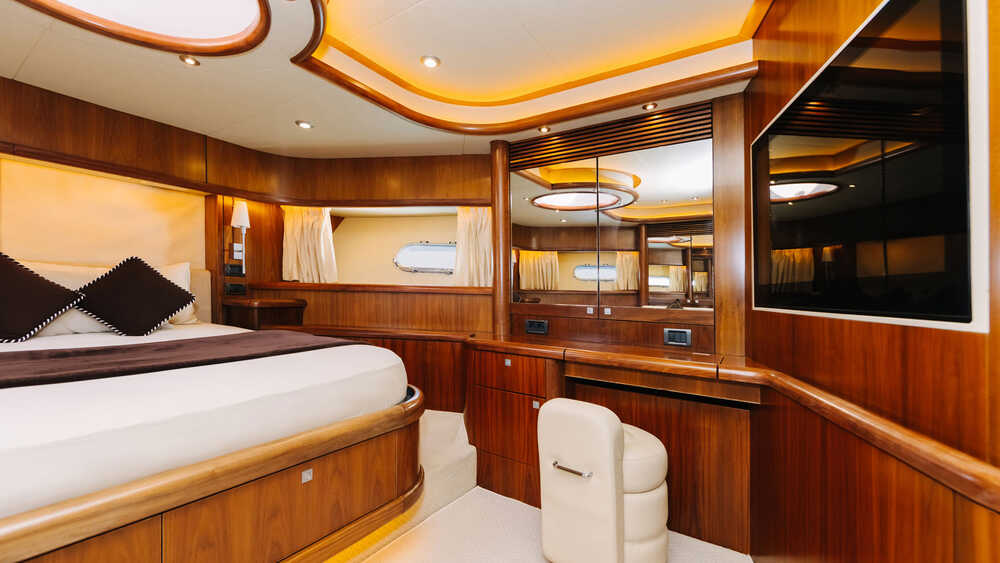 Bow VIP cabin