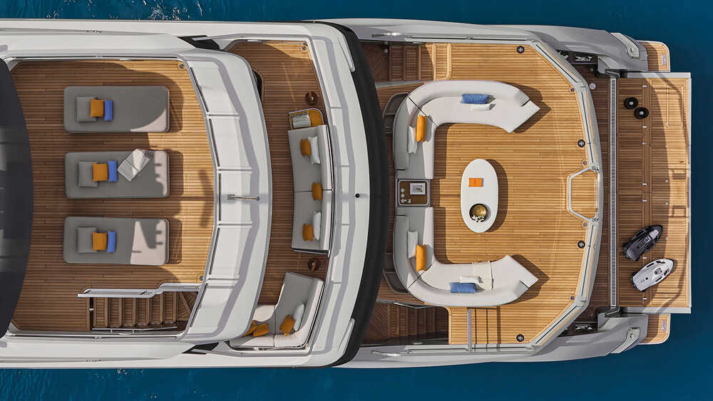 Exterior lounge areas on aft